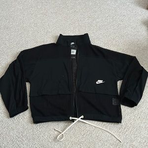 Women’s Nike athletic zip-up mesh jacket